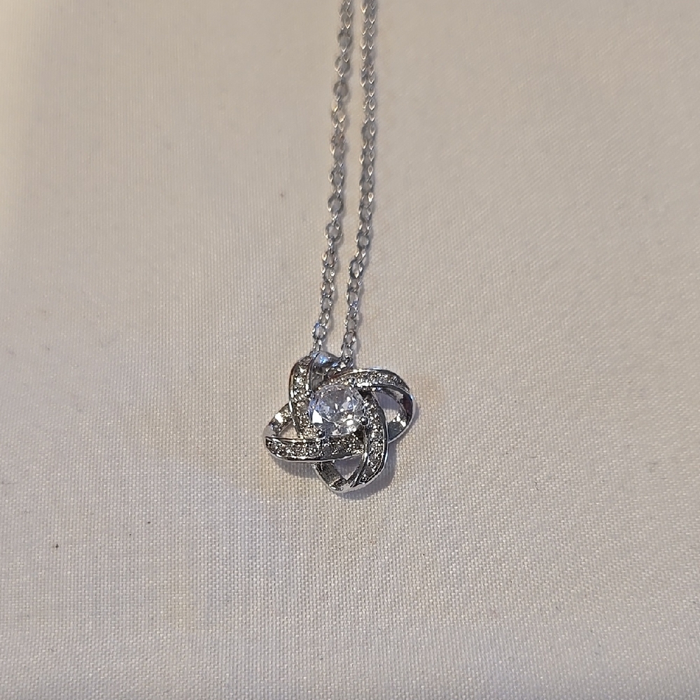 Red Heart-Shaped Jewelry Box with Necklace - Picture 6 of 7